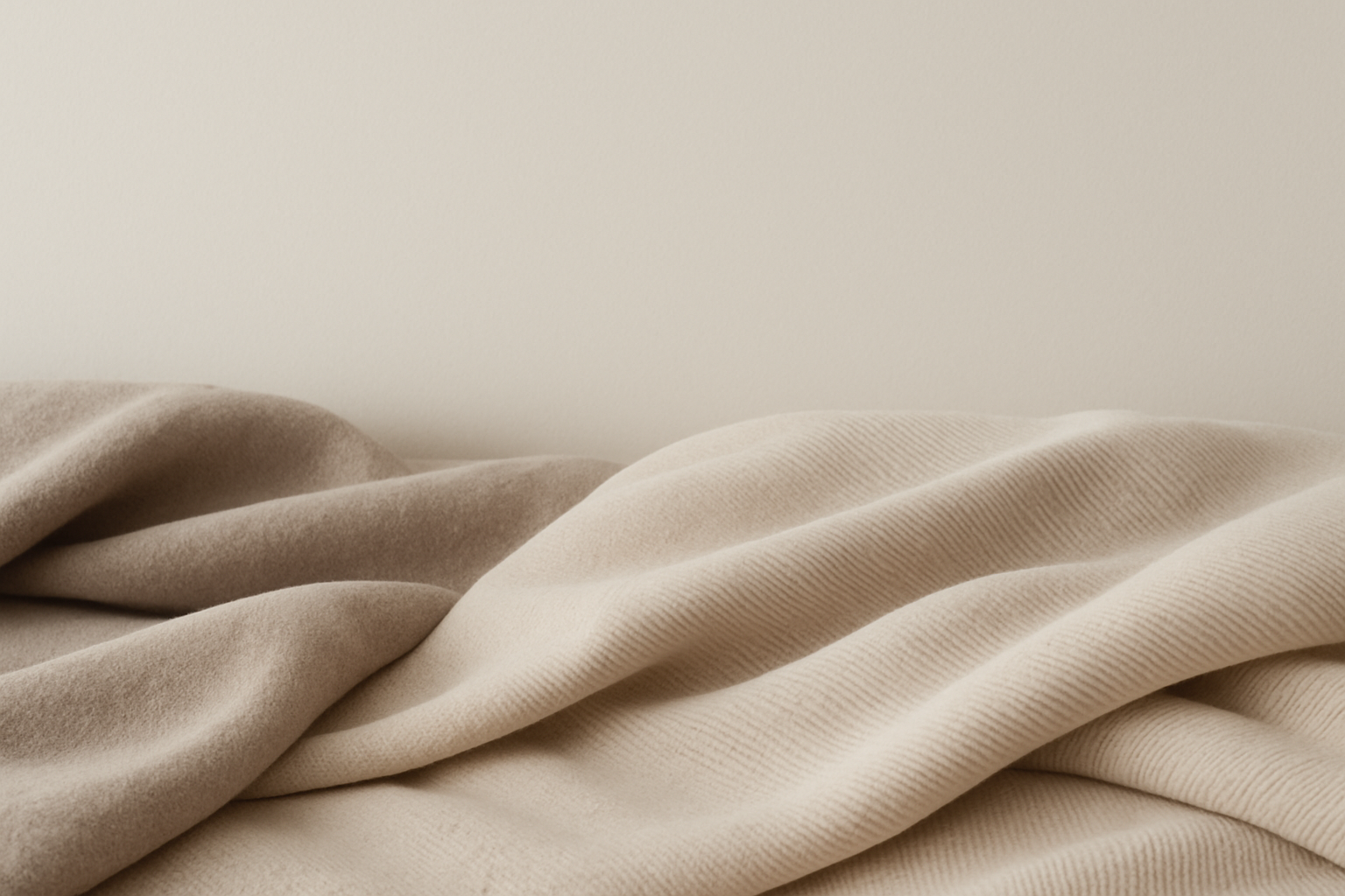 Tee minulle jokin aika yksivärinen kuva missä tuo yläpalkki eli jotkin 60-70 pixeliä jää tyhjäksi ja alhaalla voisi olla juuri vaikka peittoa jne